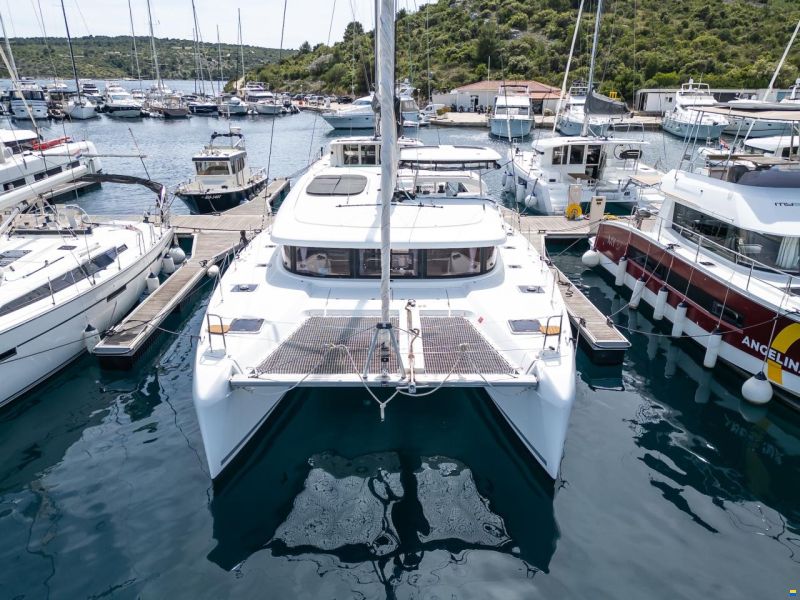 Lagoon 42, 4+2