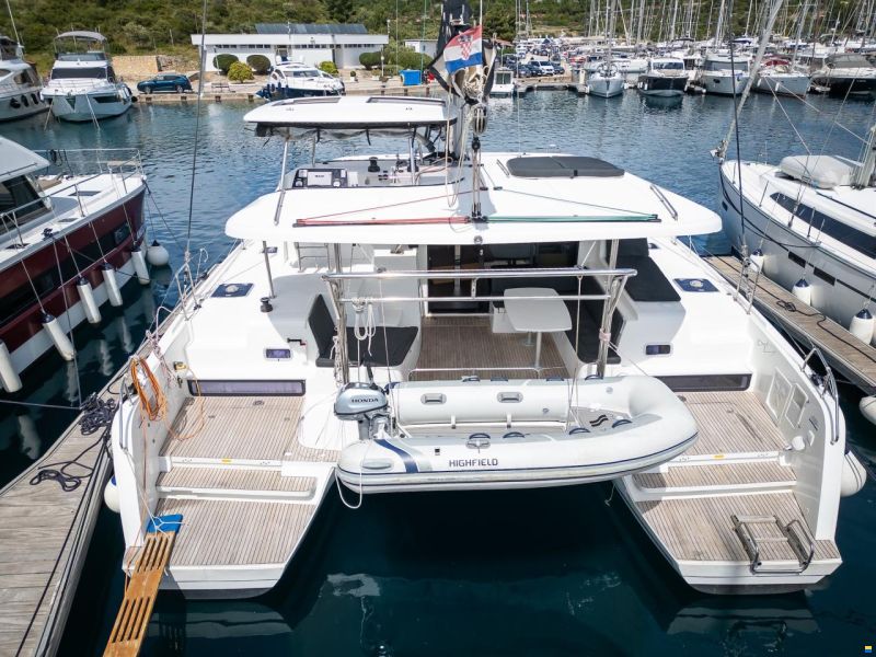 Lagoon 42, 4+2