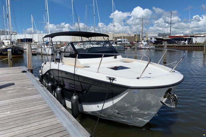 Quicksilver 875 Sundeck