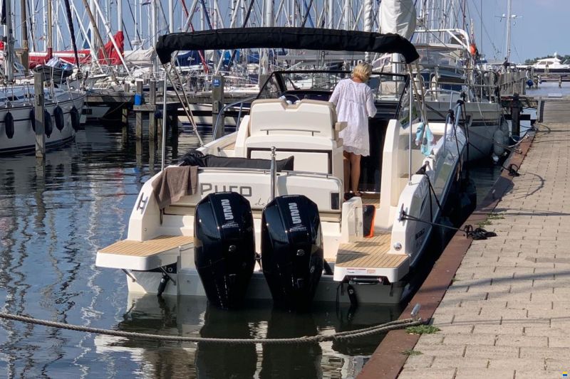 Quicksilver 875 Sundeck
