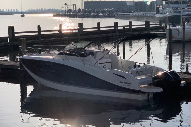 Quicksilver 875 Sundeck