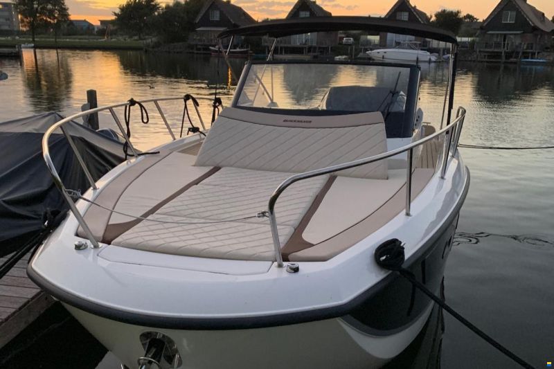 Quicksilver 875 Sundeck