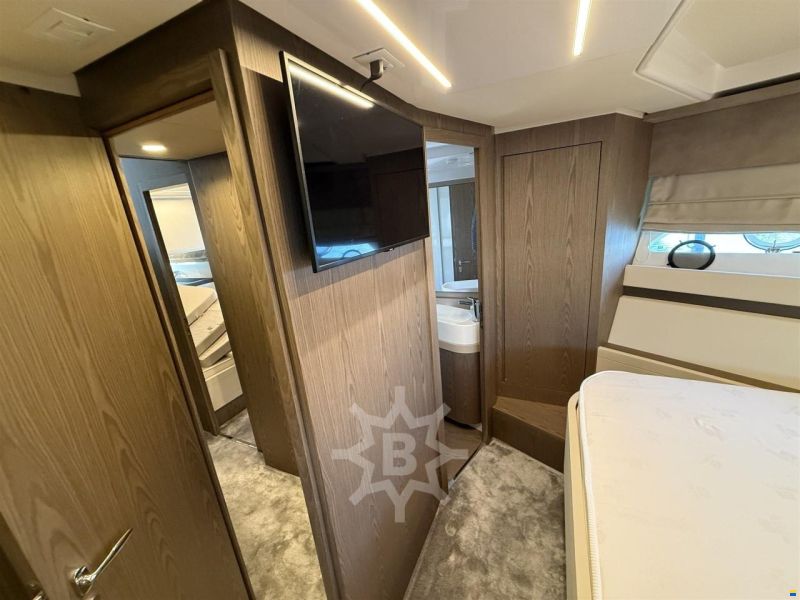 Ferretti 550