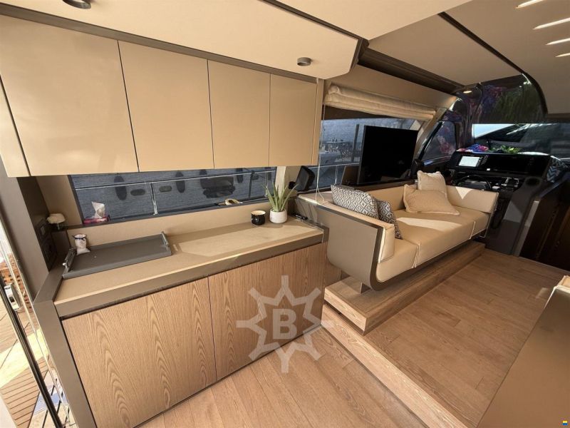 Ferretti 550