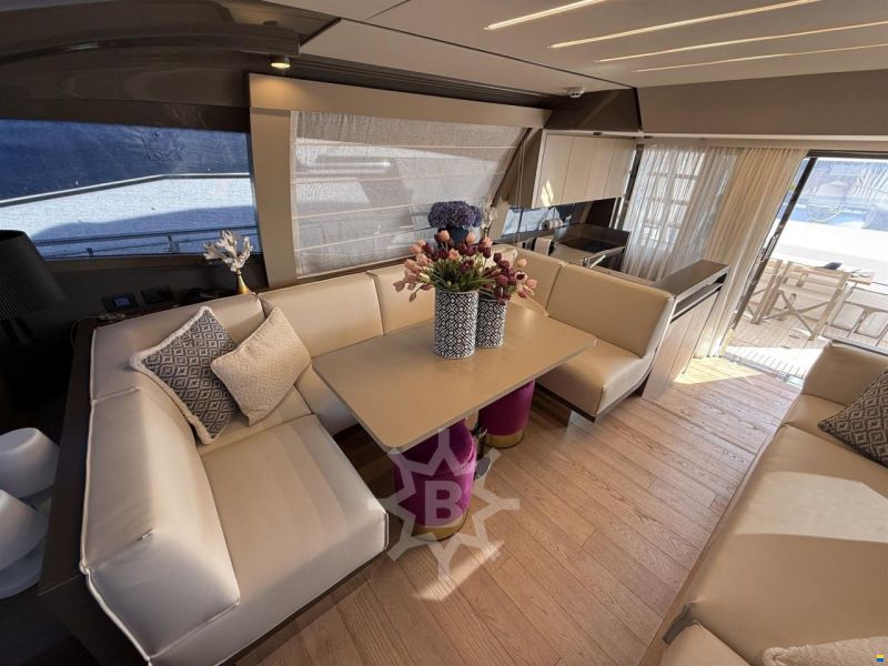 Ferretti 550