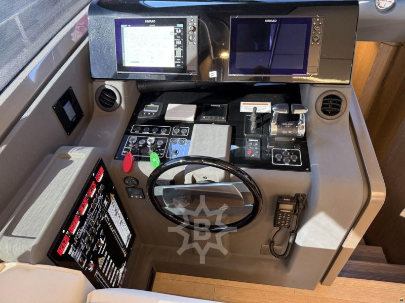 Ferretti 550