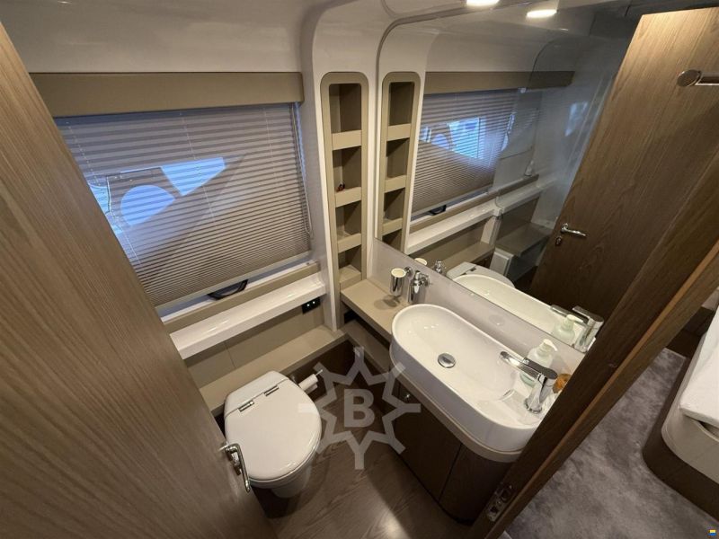 Ferretti 550