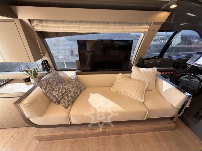 Ferretti 550