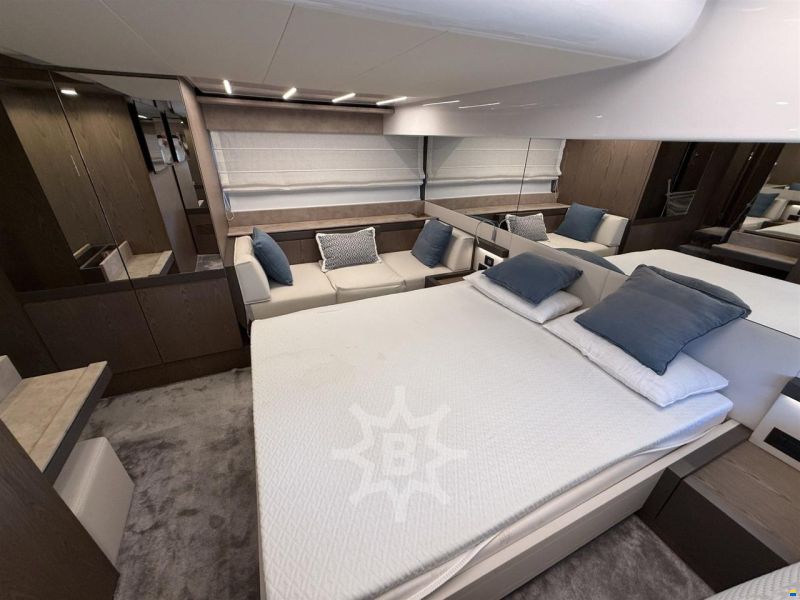 Ferretti 550
