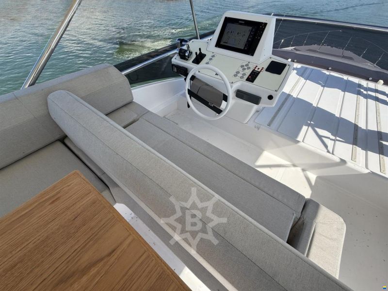 Ferretti 550