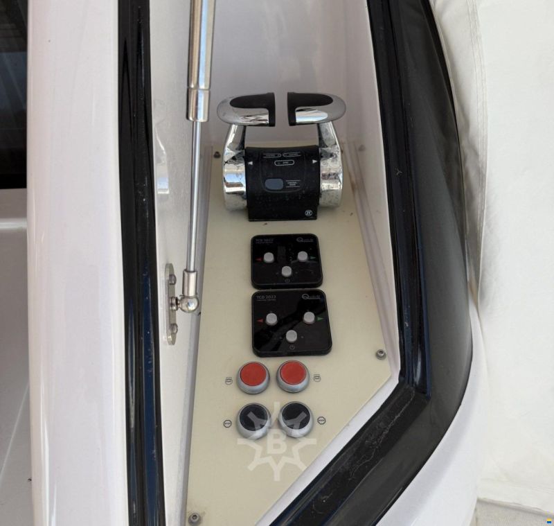 Ferretti 550