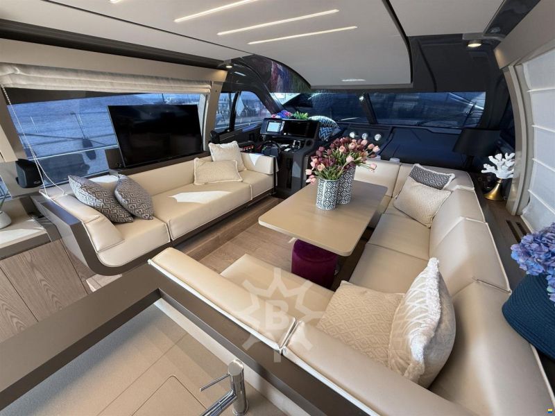 Ferretti 550