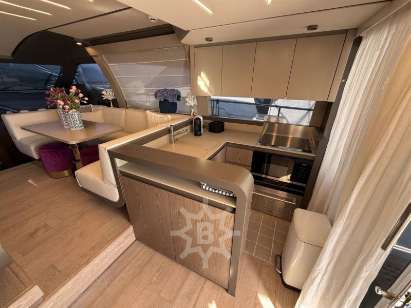 Ferretti 550