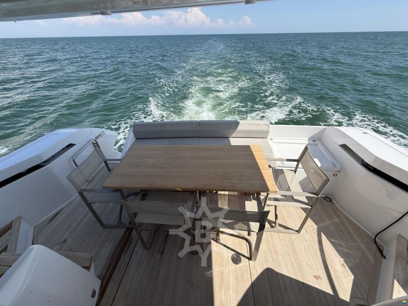 Ferretti 550