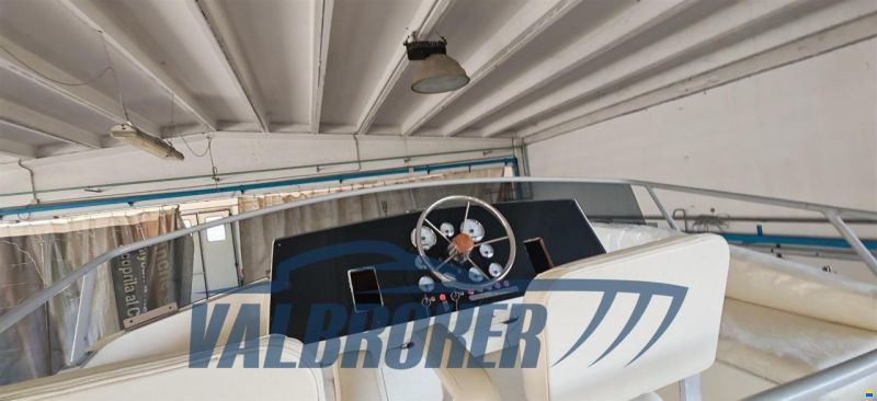 Bertram Yacht 28 Fly