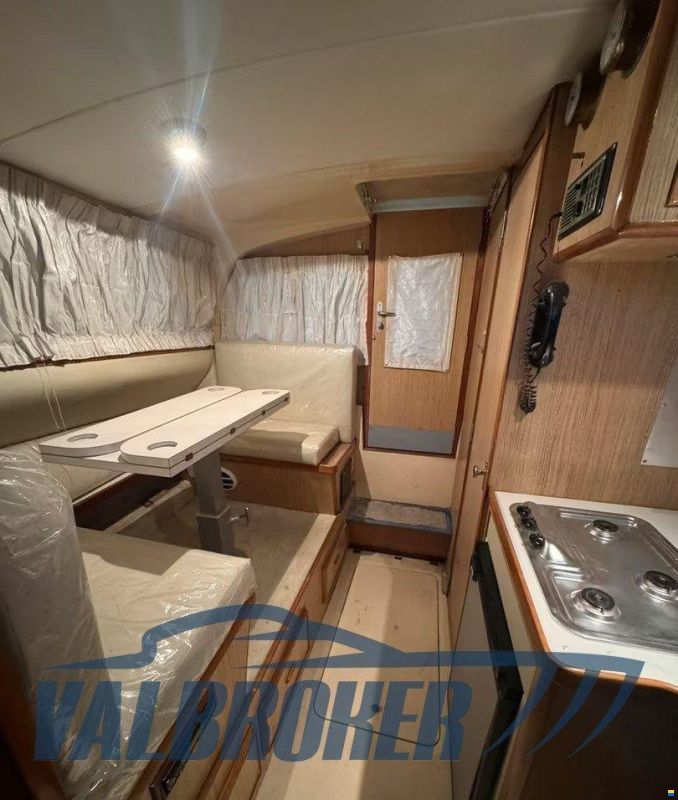 Bertram Yacht 28 Fly