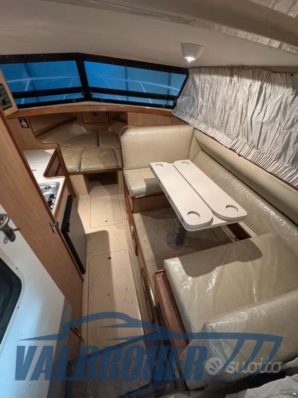 Bertram Yacht 28 Fly