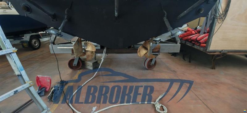 Bertram Yacht 28 Fly
