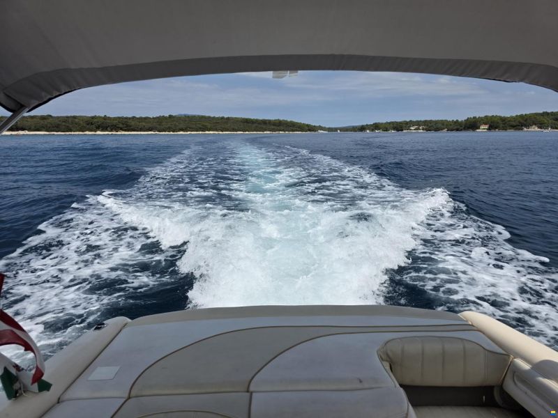 Sea Ray 230 Overnighter Select