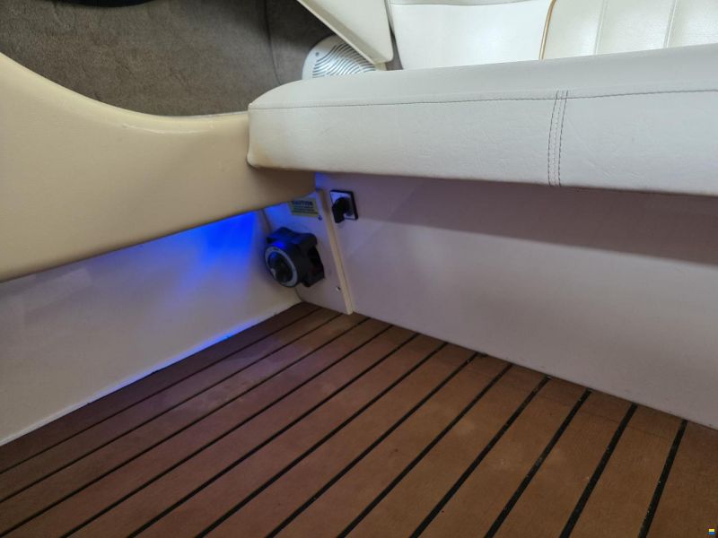 Sea Ray 230 Overnighter Select