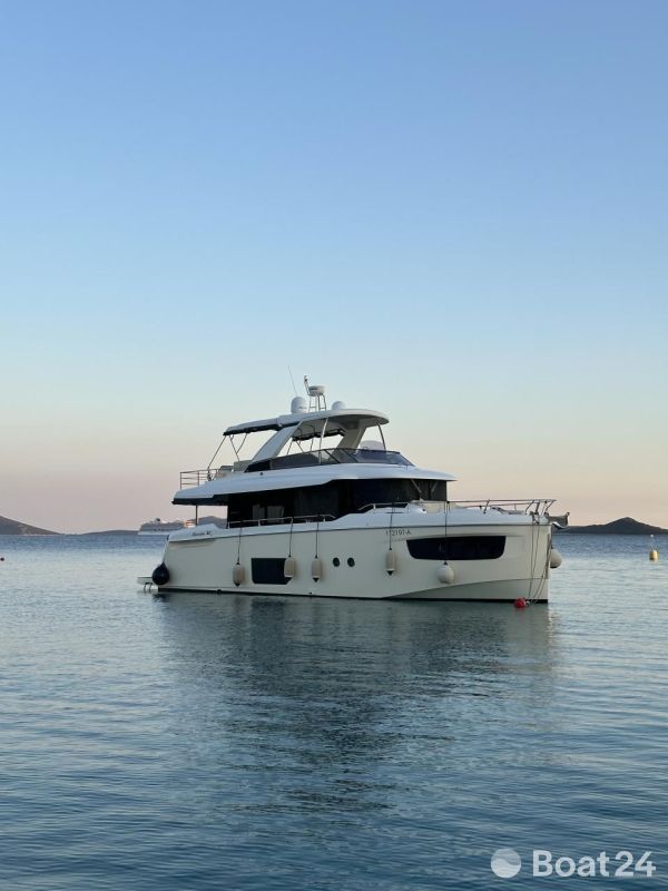 Absolute Navetta 52