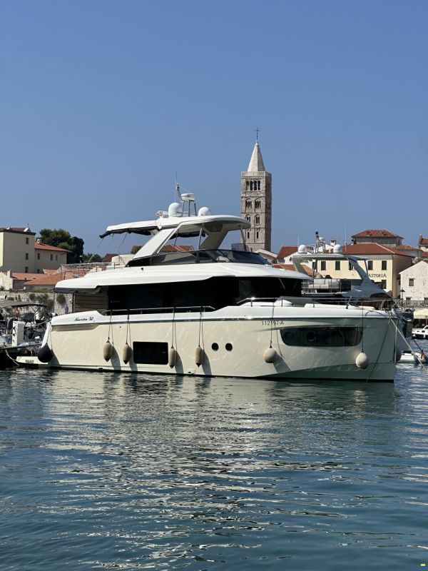 Absolute Navetta 52