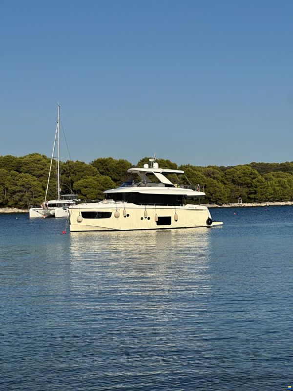 Absolute Navetta 52