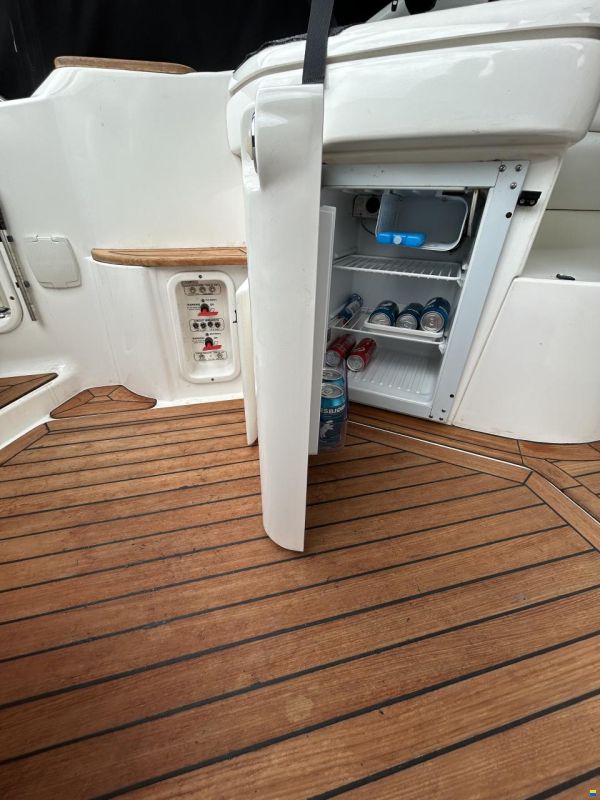 Sealine Sportcruiser 28