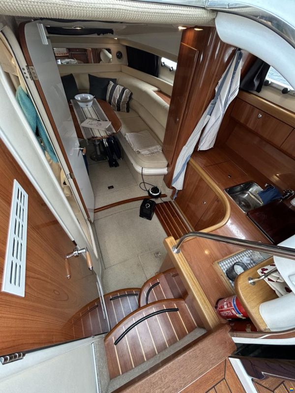 Sealine Sportcruiser 28