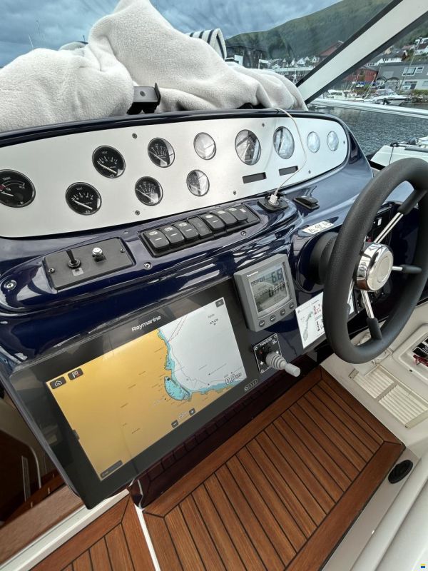 Sealine Sportcruiser 28
