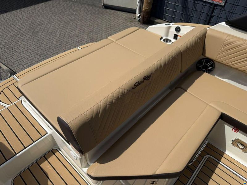 Sea Ray SDX 230