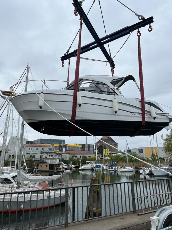 Beneteau Antares 7