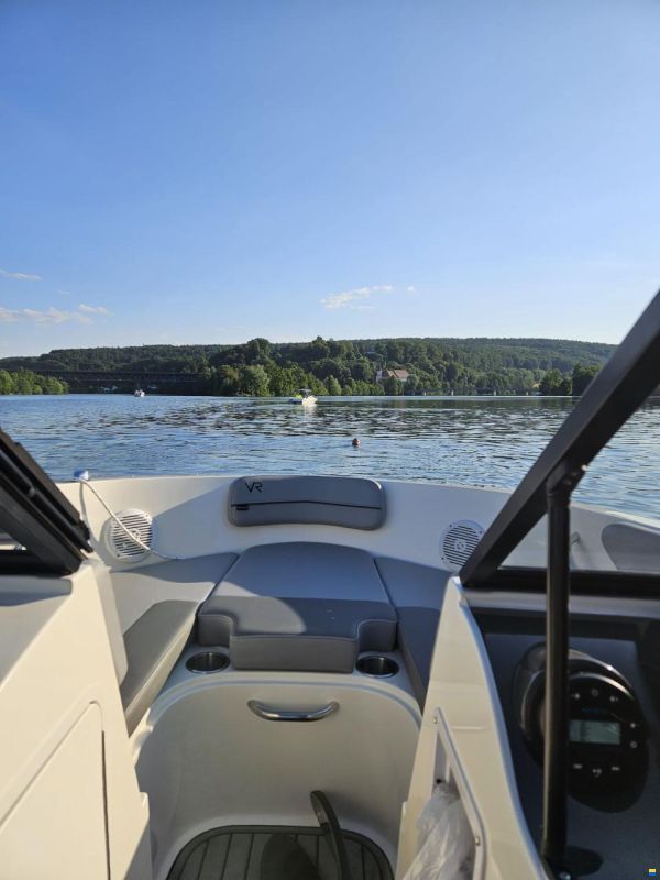 Bayliner VR4