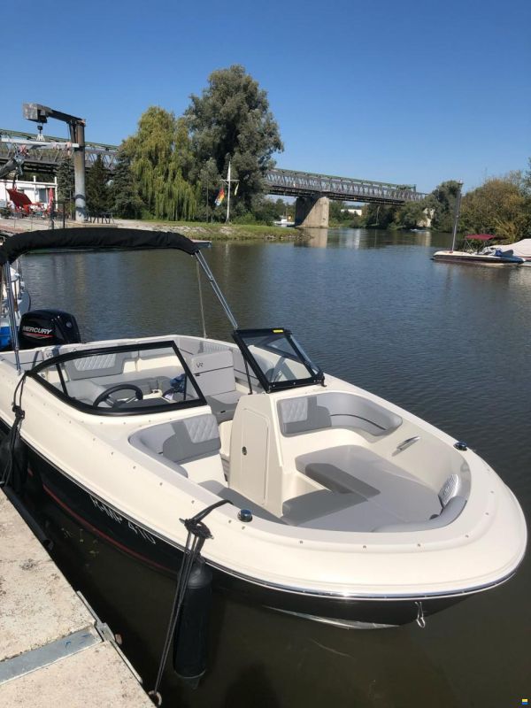 Bayliner VR4