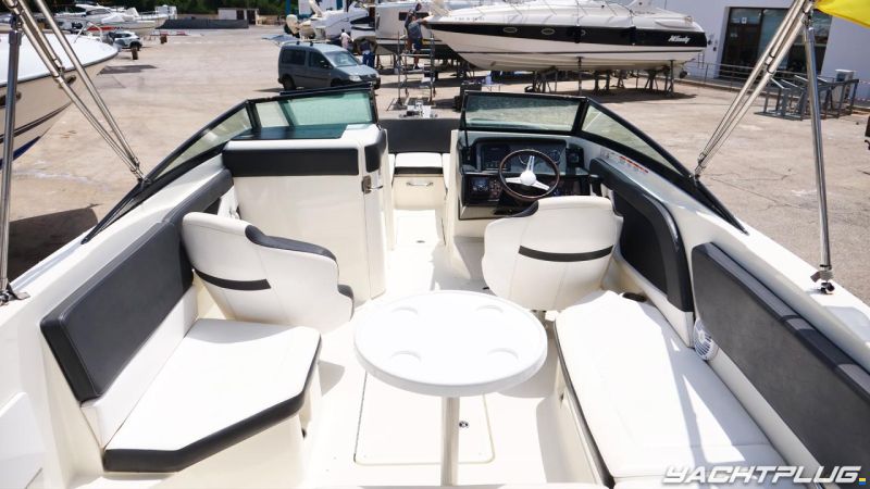 Sea Ray SPX 230