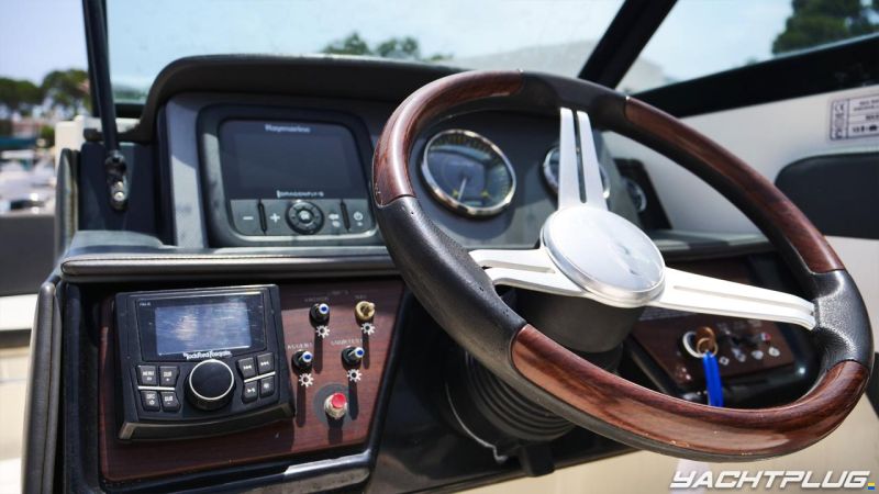 Sea Ray SPX 230