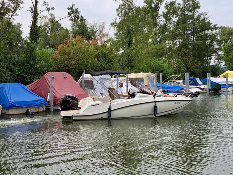 Quicksilver Activ 605 Sundeck