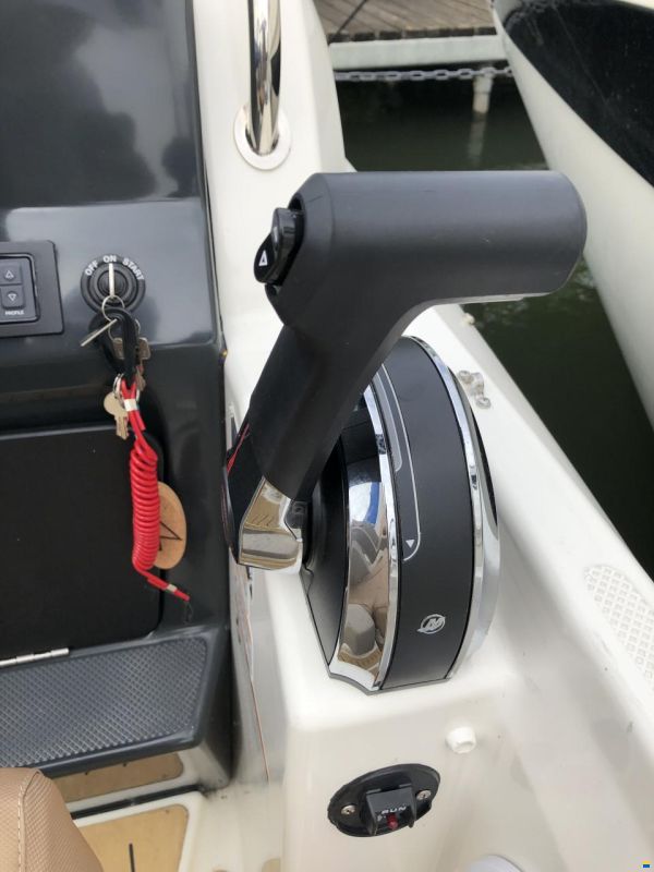 Quicksilver Activ 605 Sundeck