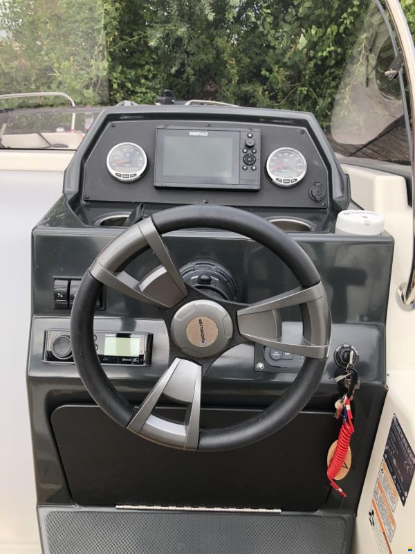 Quicksilver Activ 605 Sundeck