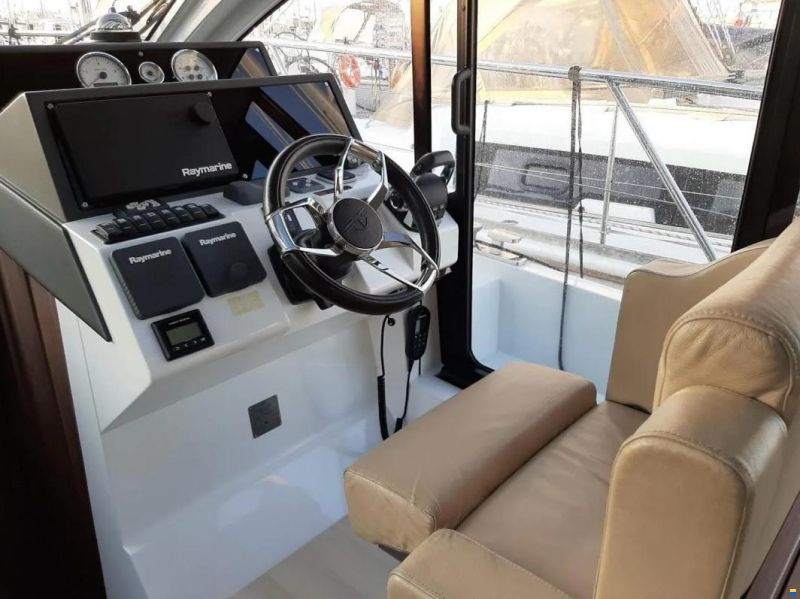 Sealine C330