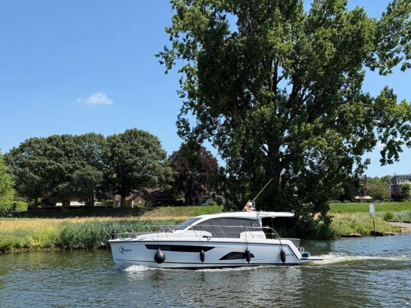 Sealine C330