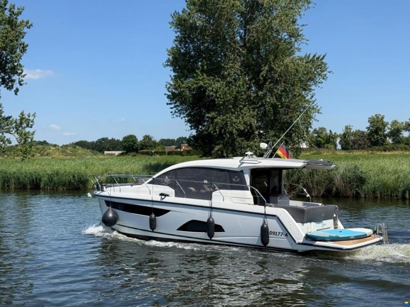 Sealine C330