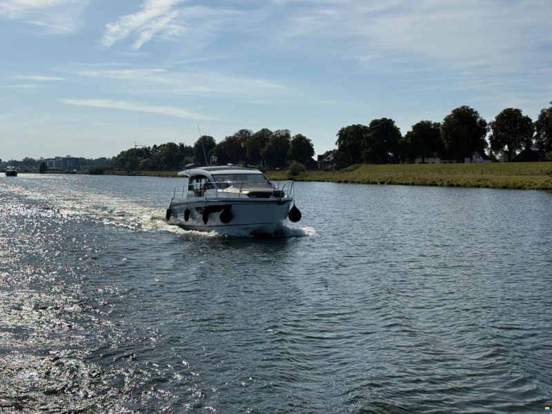 Sealine C330