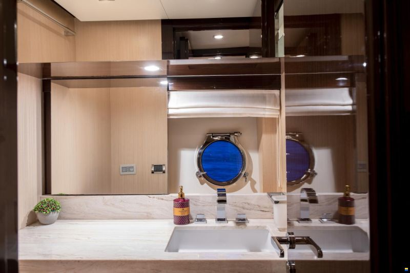 Azimut 84 Fly