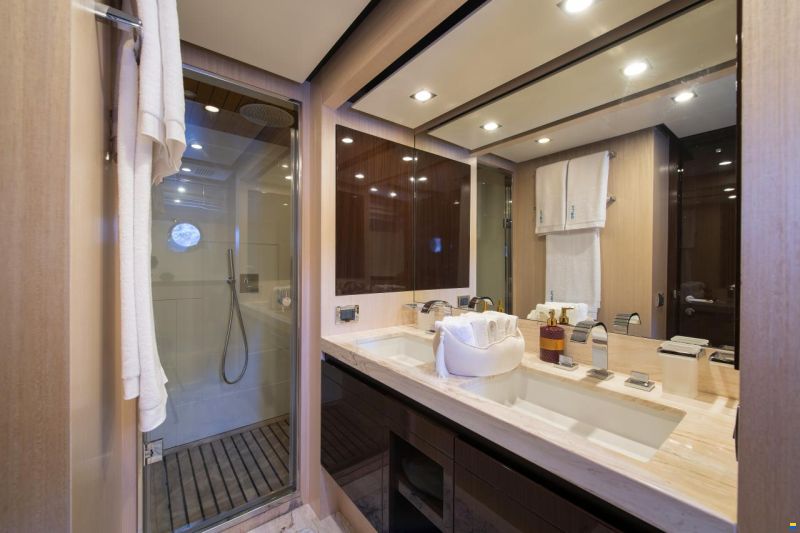Azimut 84 Fly