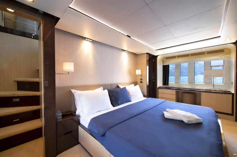 Azimut 84 Fly