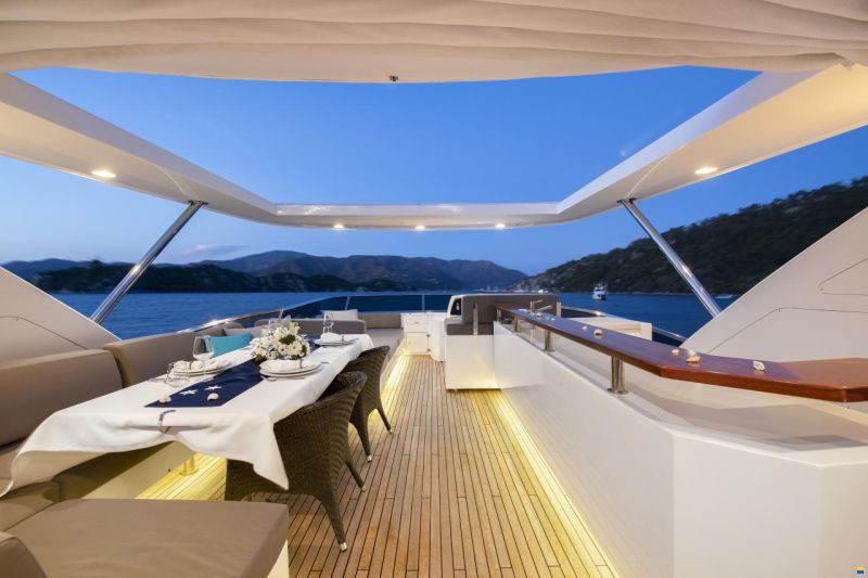 Azimut 84 Fly