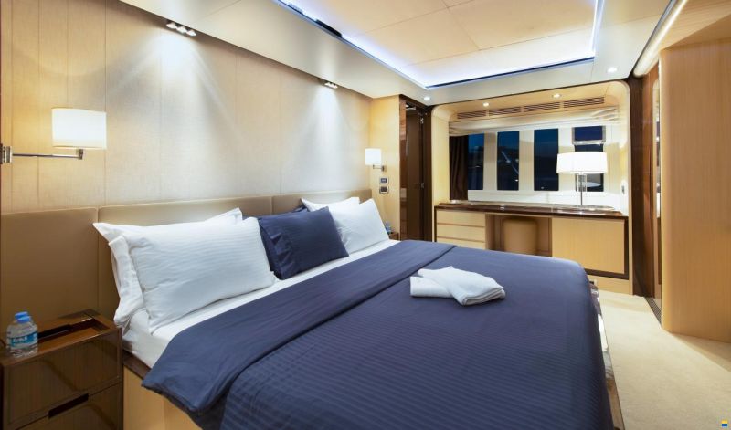 Azimut 84 Fly