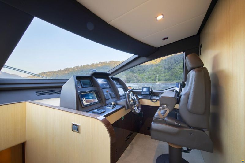Azimut 84 Fly