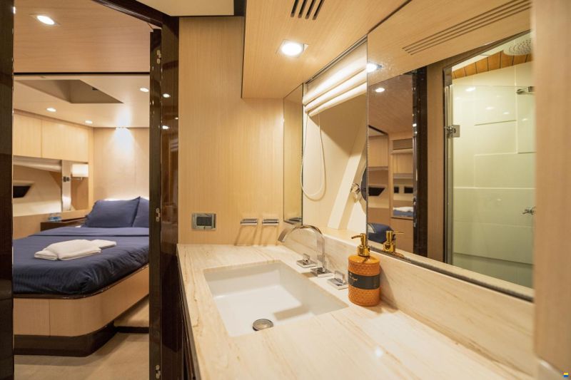 Azimut 84 Fly